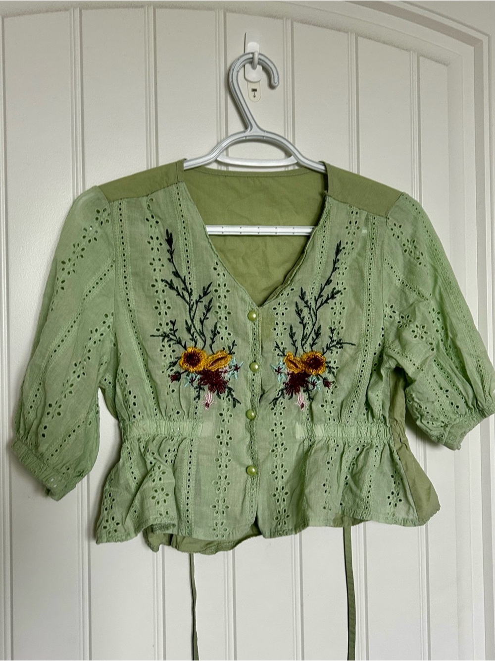 No tag - Crop button up Embroidered Floral Top Cottage Whimsy